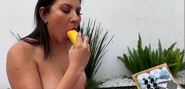  Actriz porno mexicana tremendo orgasmo y squirt con plátano... Sigue mis travesuras en httpsonlyfans.comteresaferrer
